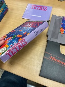 Cartucho de juego Nintendo NES Tetris en caja original de 1989