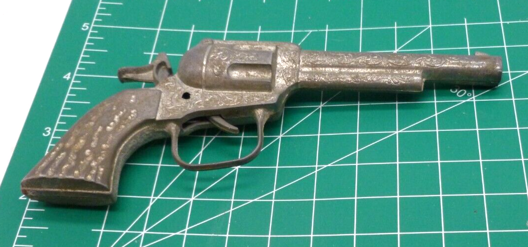 Rare Vintage Old Metal Gun Pewter COLLECTIBLE PISTOL Gun 5 inches in