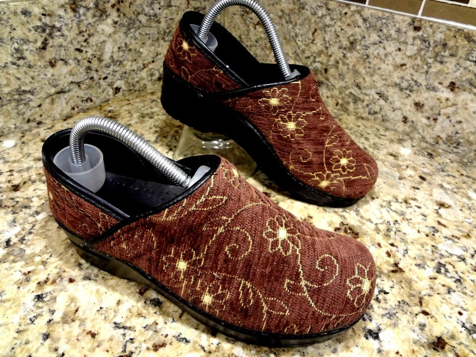  ZAPATOS PROFESIONALES SANITA GRAPADOS MUJER 38/7 M ZUECOS FLORALES USADOS EN EXCELENTE ESTADO Foto 2 de 4