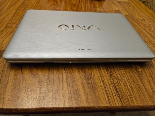 Sony Vaio NW-20SF_S Intel T9300 2.5Ghz 500GB HDD 7200RPM 4GB RAM - Picture 3 of 14