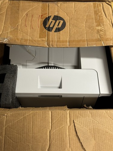 HP CP5225N Color LaserJet Professional Printer (read the description) - Picture 12 of 13