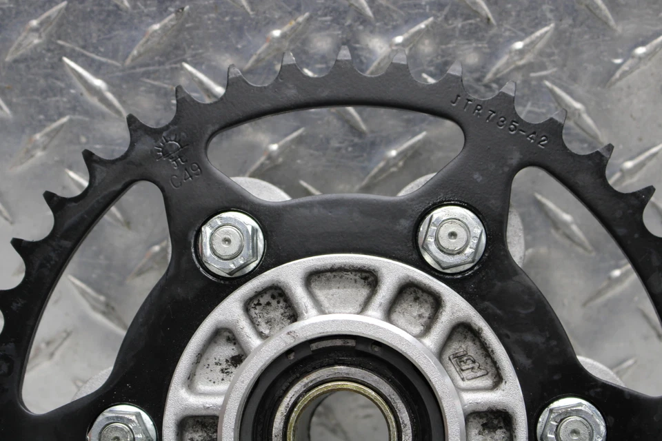 Ducati Monster 695 2008 buje trasero con piñón 42T Foto 3 de 4