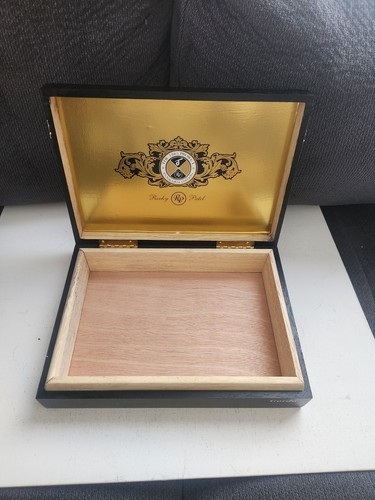 Rocky Patel 1865 Project Gordo Empty Wooden Cigar Box 10⅝x7⅝x2¼ - Afbeelding 2 van 6