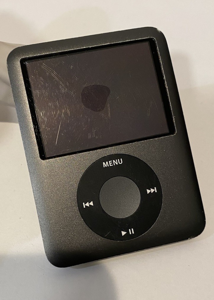ipod nano 8gb など！！！ Apple 8GB iPod nano® (Silver) (Silver) at Crutchfield