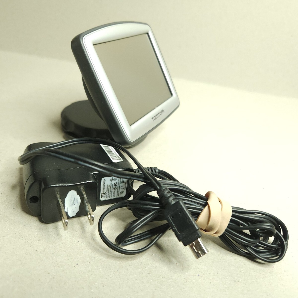トム TomTom One N14644 GPS Bundle with Mount Suction USB Charging