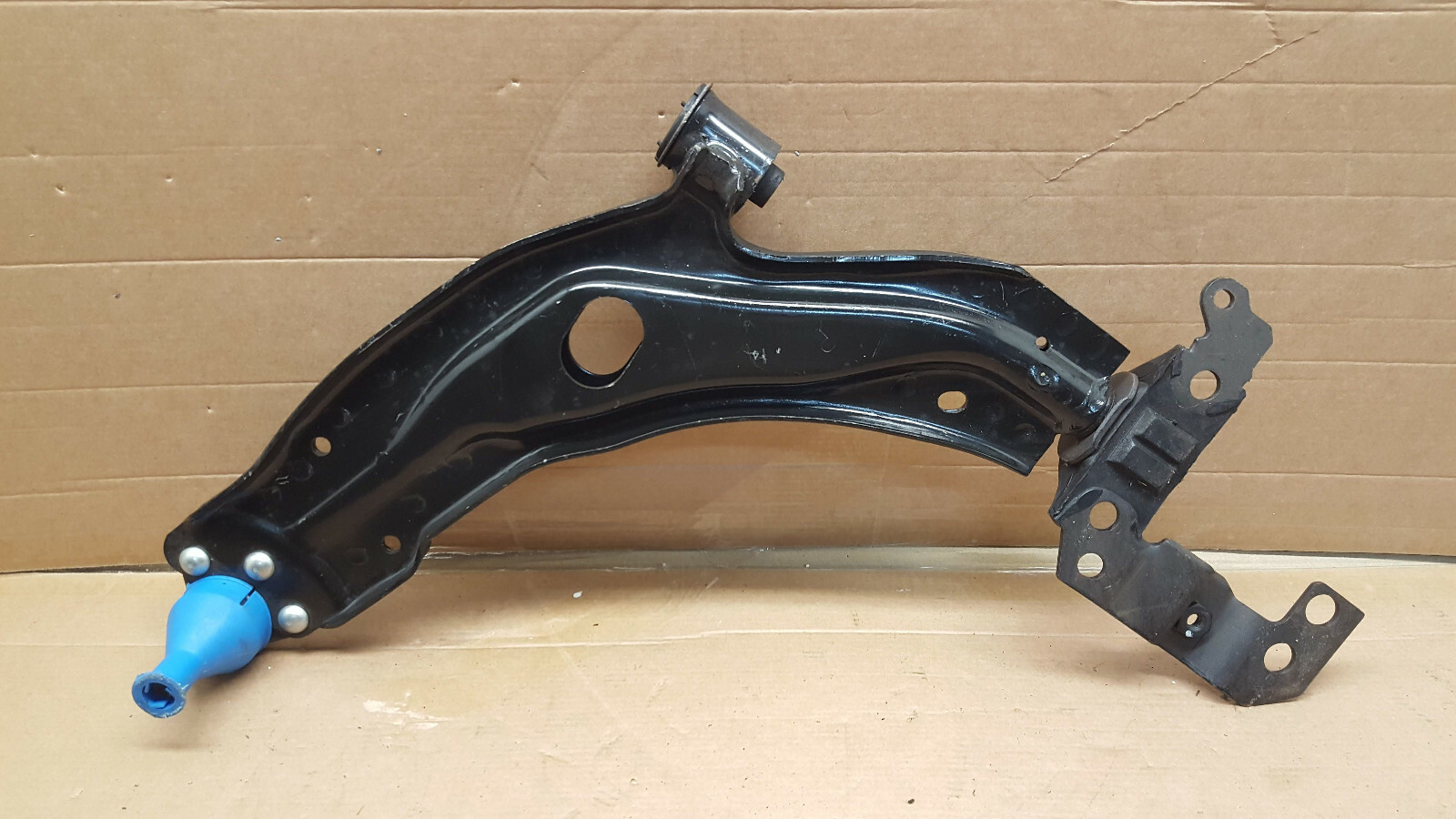 Triangle de suspension gauche rigide en acier forgé pour Fiat Strada et Siena