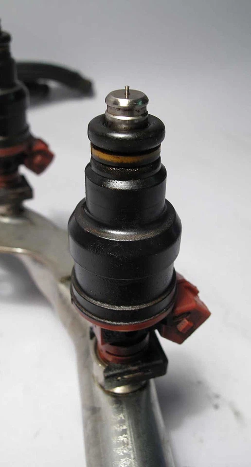 Трубка топливной рейки и форсунки BMW E38 7-Series 740i 740iL V8 1997-1998 б/у от оригинального производителя - Изображение 2 из 4