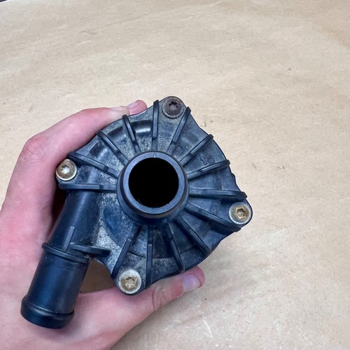 2010-2016 AUDI S4 S5 - Auxiliary Coolant Water Pump 8K0965567 - Picture 3 of 7