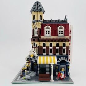 LEGO Modular 10182 Cafe Corner Retired 2058 Pieces 2007