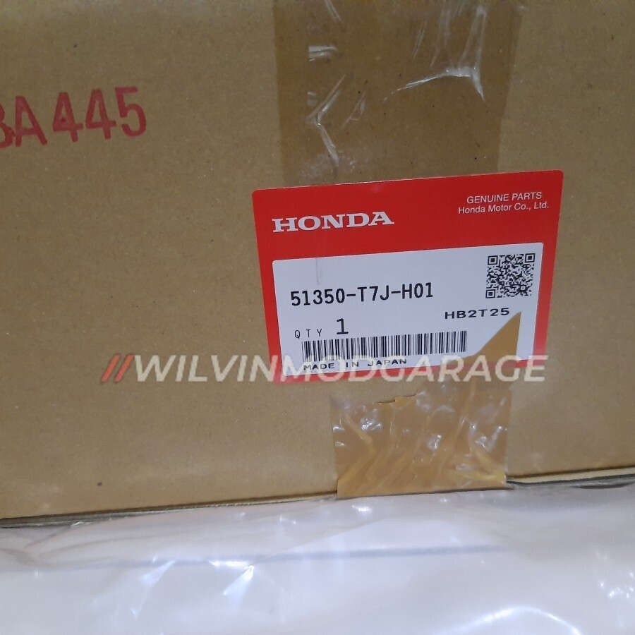 Genuine Lower RIGHT Control Arm 2016-2021 Honda HR-V 51350-T7J-H01