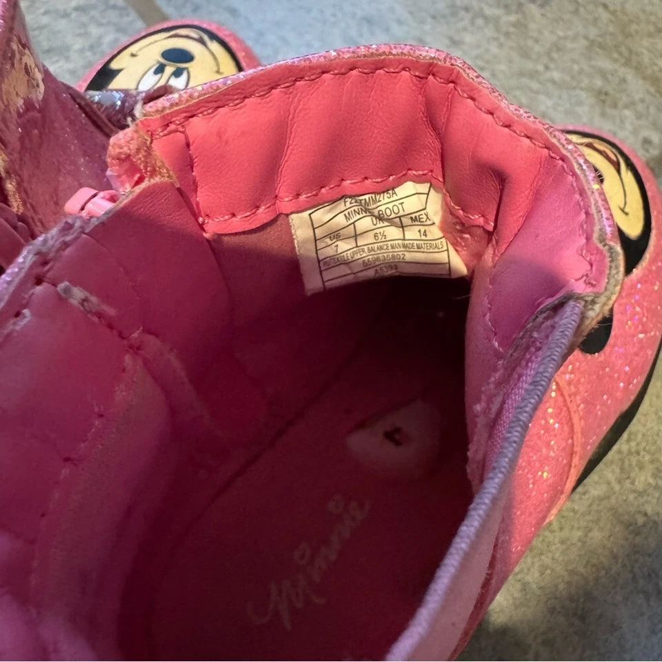 Disney Junior Rosa Brillante Minnie Mouse Tobillo Combate Botas de Lluvia Talla Niño Pequeño 7 Foto 4 de 4