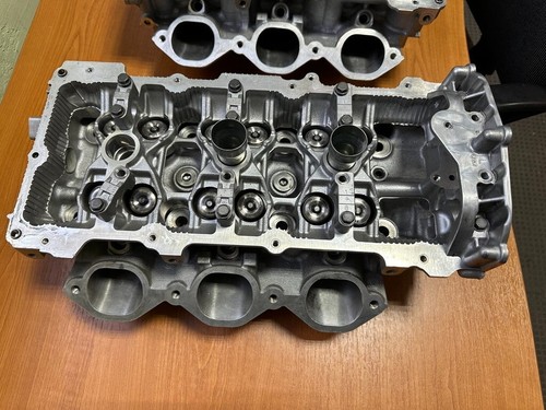Nissan GT-R R35 VR38DETT T1R cylinder heads pair - Foto 11 di 20
