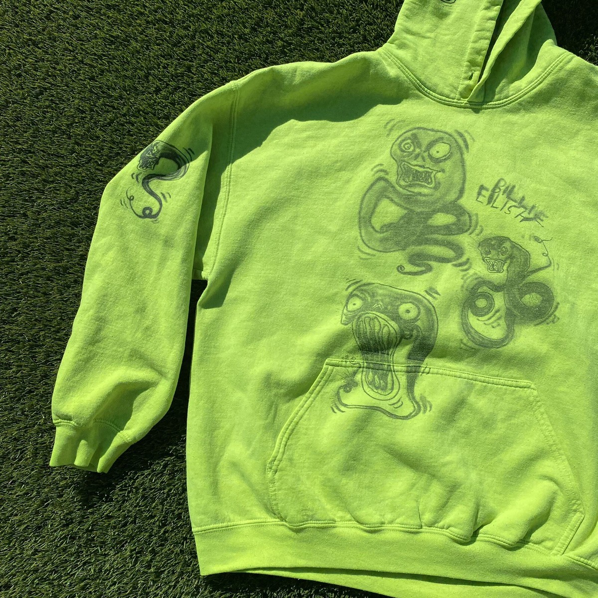Billie Eilish 2019 World Tour Sweatshirt Size LARGE Rare Neon