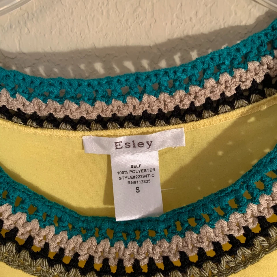 Camiseta sin mangas Esley amarilla con ribete bordado BOHO talla pequeña  Foto 4 de 4