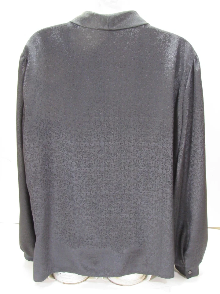 Blusa negra vintage Laura Mae L/S con corbata talla 18 [46 busto 26L] tapete en relieve. Foto 2 de 4