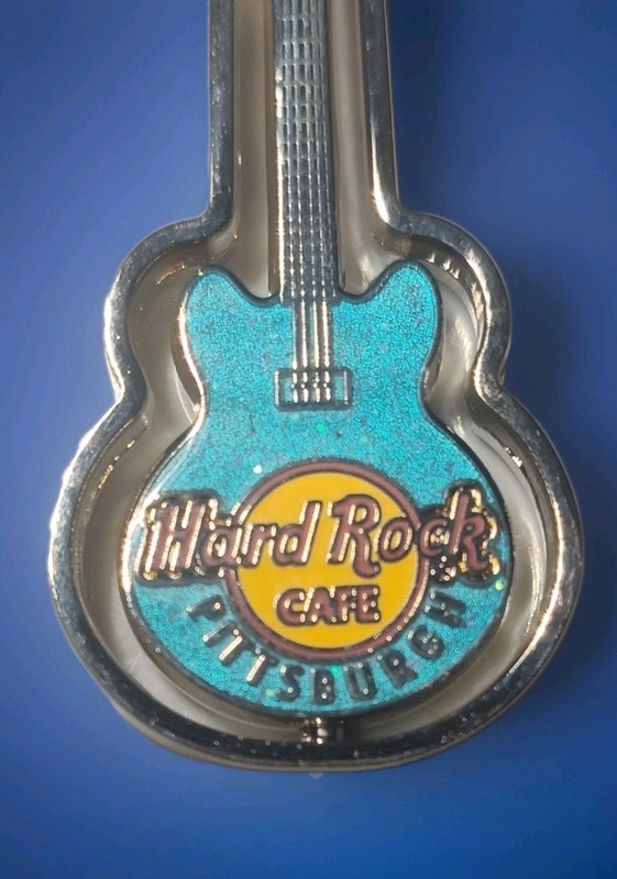 Hard Rock Cafe Pittsburgh Blue Guitar Metal Key Ring Keychain Silver Yellow