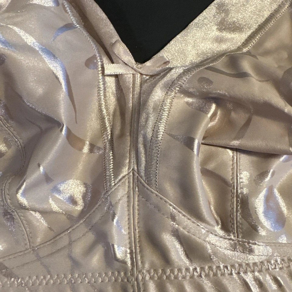 Sujetador Just My Size Rosa Rubor Satinado Copa Suave Talla 42 DD Figura Completa 85447 Estilo 1960 Foto 2 de 4