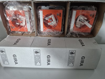 Gira 3x  4452109 SCHUKO-Steckd. Kontroll GN + BSF ZSV System 55 Orange 