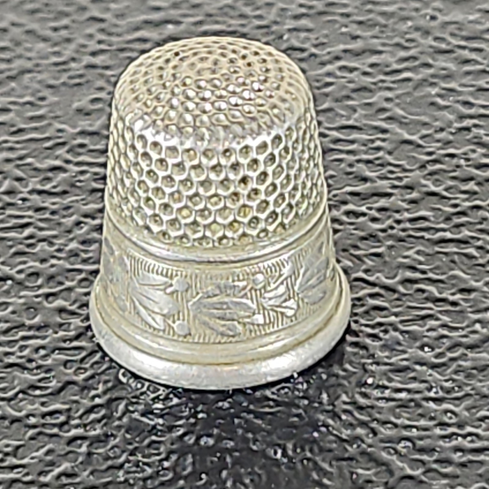 Antique Sterling Silver Simons Bros Thimble Size 6 Leaf Vine Pattern USA Shield