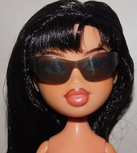 MGA BRATZ DOLL KYLIE BLACK SMOKY SUNGLASSES SHADES SILVER STAR BRUSH SET