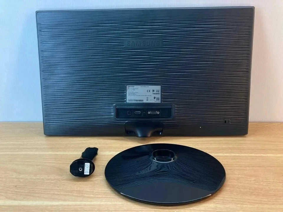 Samsung 24" LED Monitor LS24D330HSX/EN - Black New - Image 4 of 4