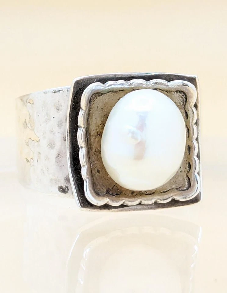 Silpada Sterling Silver Cultured Pearl Lady's Stone Hammered Ring Size-8 - Image 3 of 4