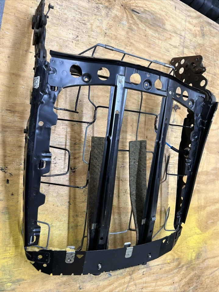 1985 MERCEDES W123 300CD COUPE,前左侧上座架 — 第 3/4 张图片