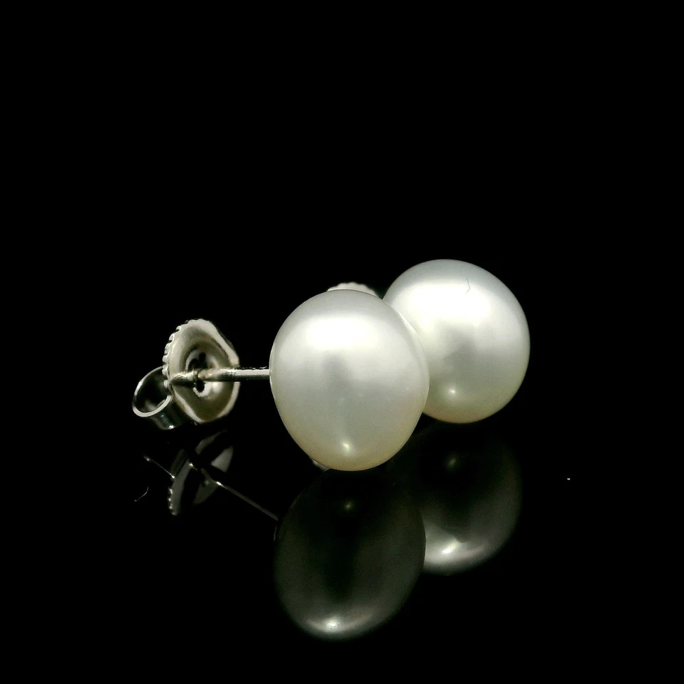 Aretes Tiffany & Co. Keshi de perlas barrocas de oro de 18 quilates con cierres de mariposa Foto 3 de 4