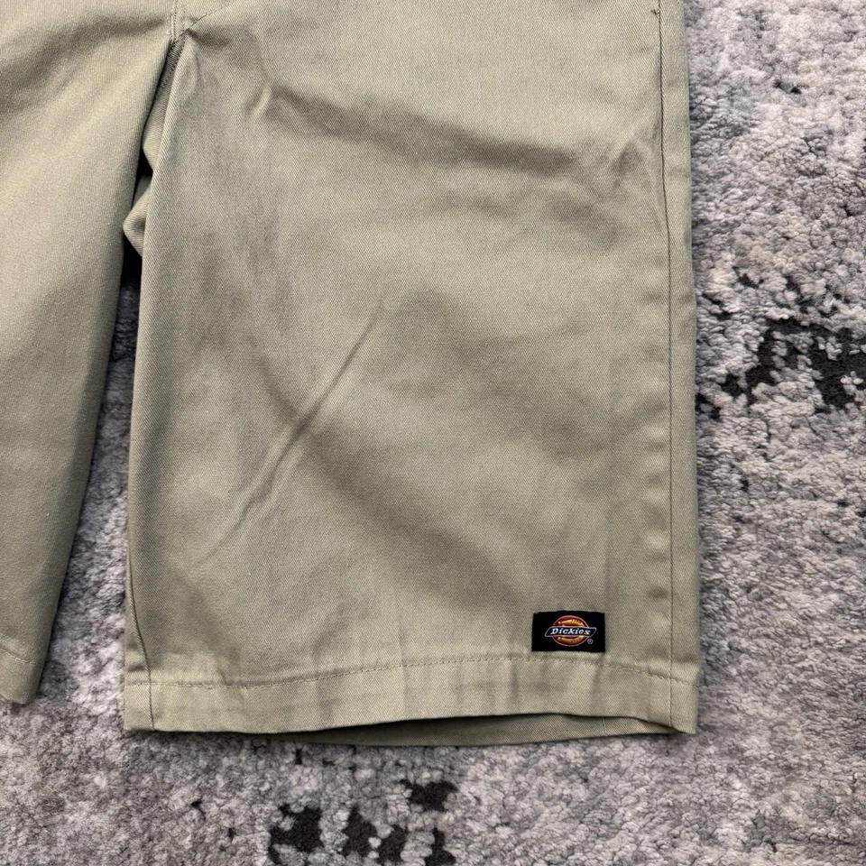 Dickies Loose Fit Work Shorts Men’s 30 Khaki Beige Vintage Skater Workwear - Image 2 of 4