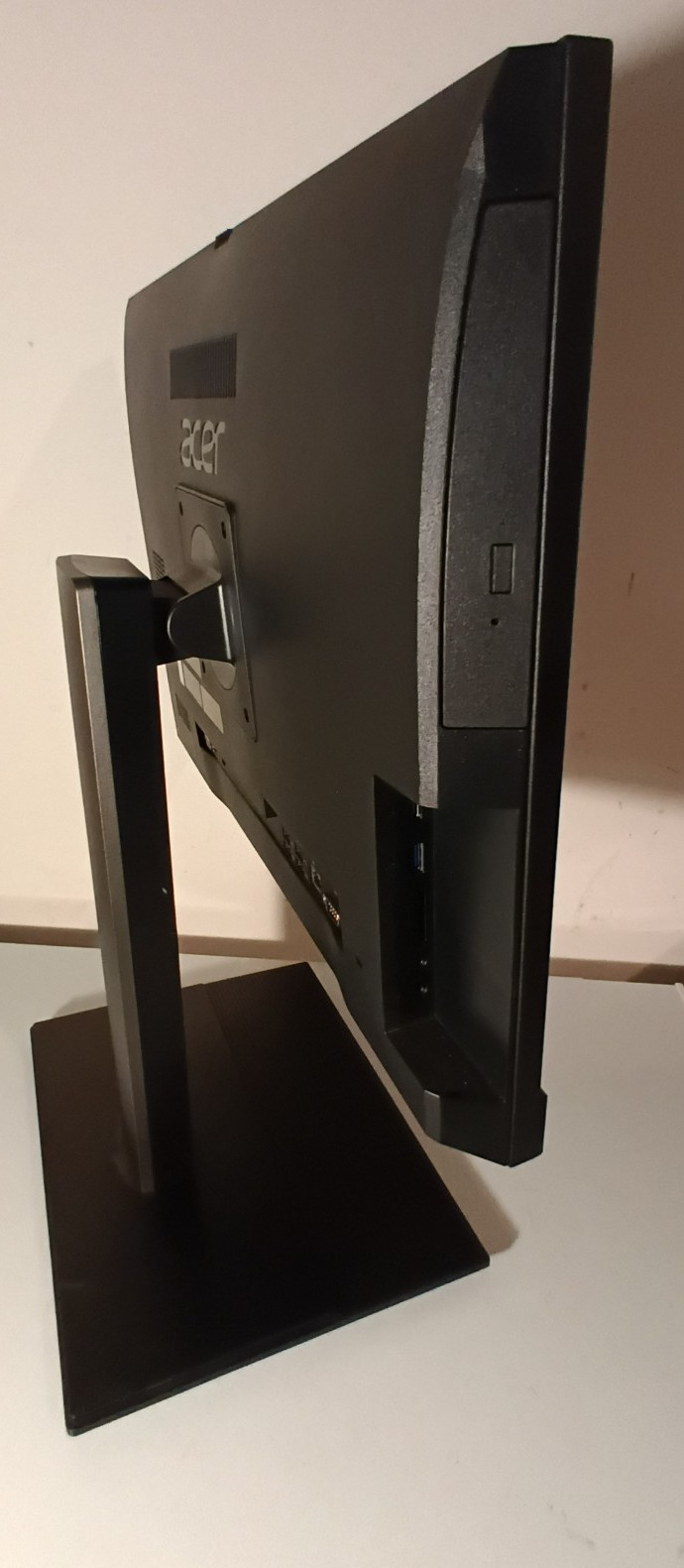 Acer Veriton Z6880G 23.8-inch all-in-one Intel Core i5-11500,16GB, 512GB SSD,Win