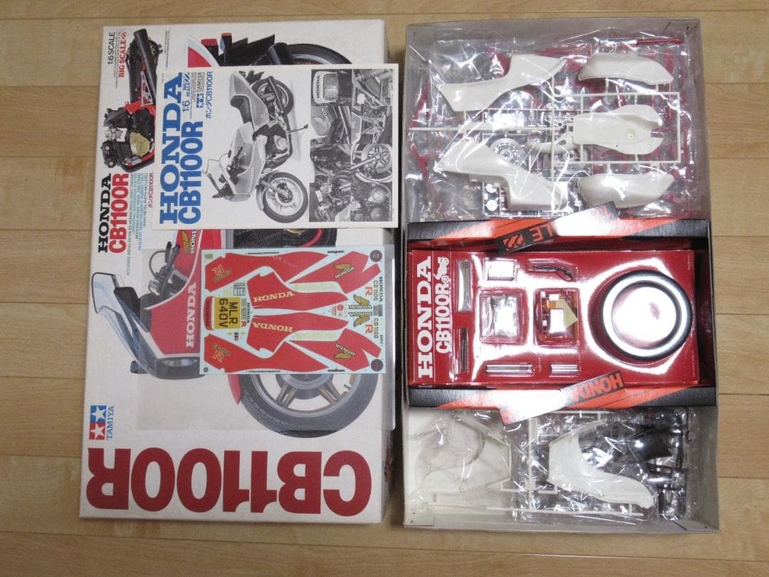 【当時物・希少】TAMIYA CB1100R 1/6スケール Tamiya 1/6 Honda CB1100R Motorcycle Model Kit Unopened Vintage