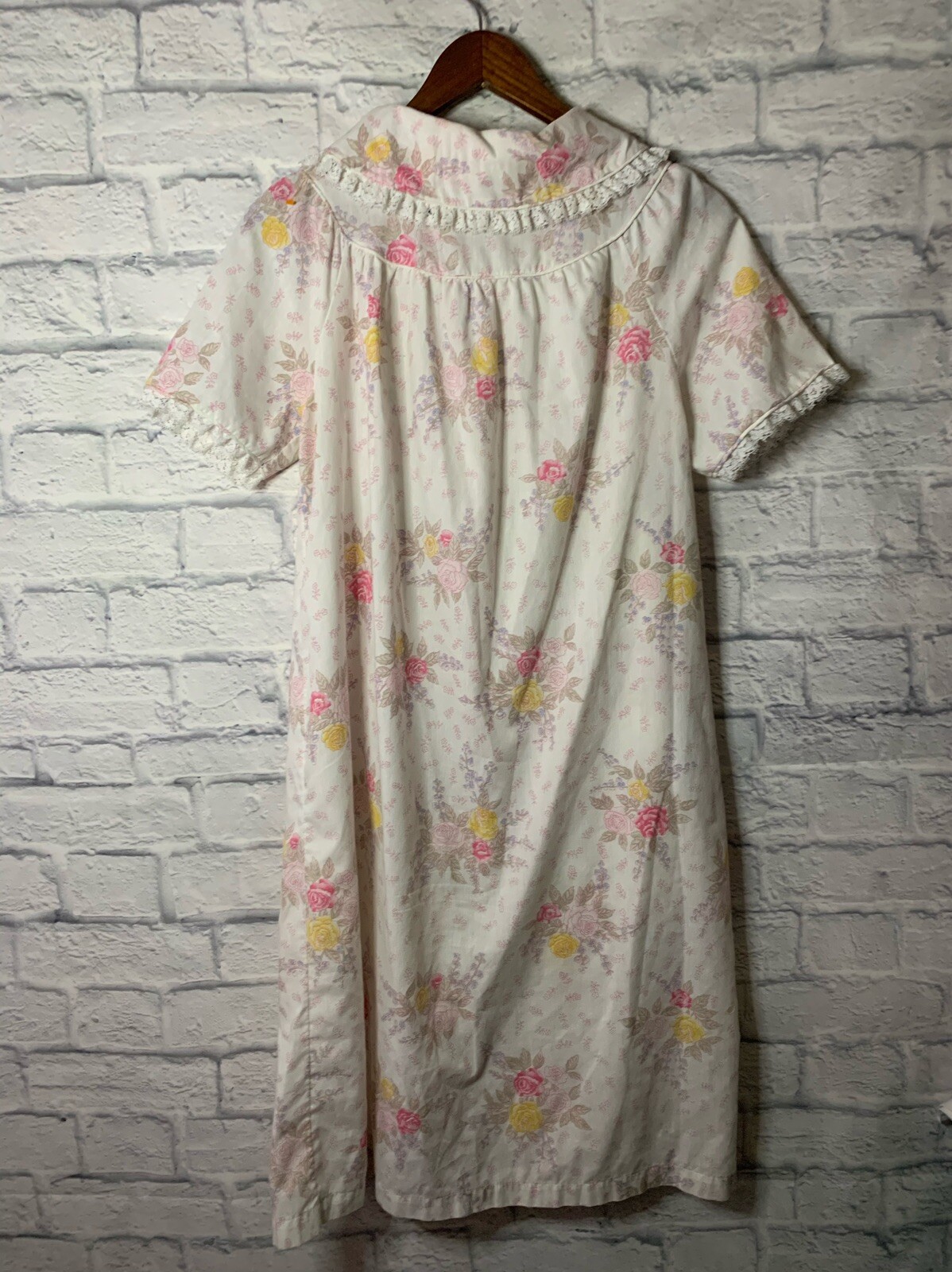 Vintage 1960’s Delia Nightgown With Snap Buttons Flor… Gem