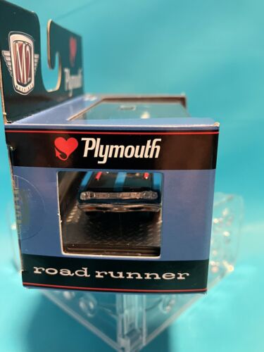 M2 Machines 1969 Plymouth Road Runner Hemi R80 Blue w Display Case - Picture 3 of 7