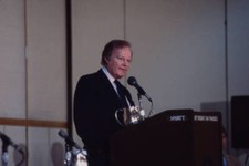 Roone Arledge speaking at the press conference for Super Bowl - 1985 Old Photo 1