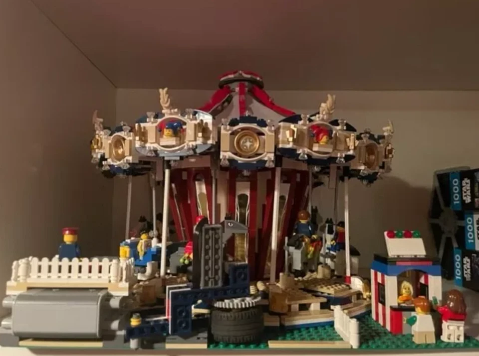 LEGO Advanced Models: Grand Carousel 10196-1 Used in Excellent Condition - Image 2 of 4