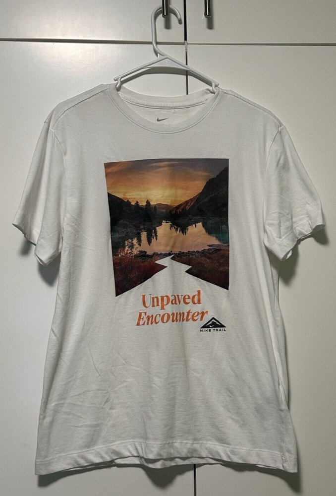 Nike Mens Dri-Fit Unpaved Encounter White Trail T-Shirt Size Medium