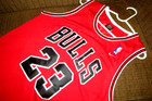 NIKE Vtg 90's Sewn Stitched CHICAGO BULLS #23 MICHAEL JORDAN Mens NBA Jersey S — photo 1
