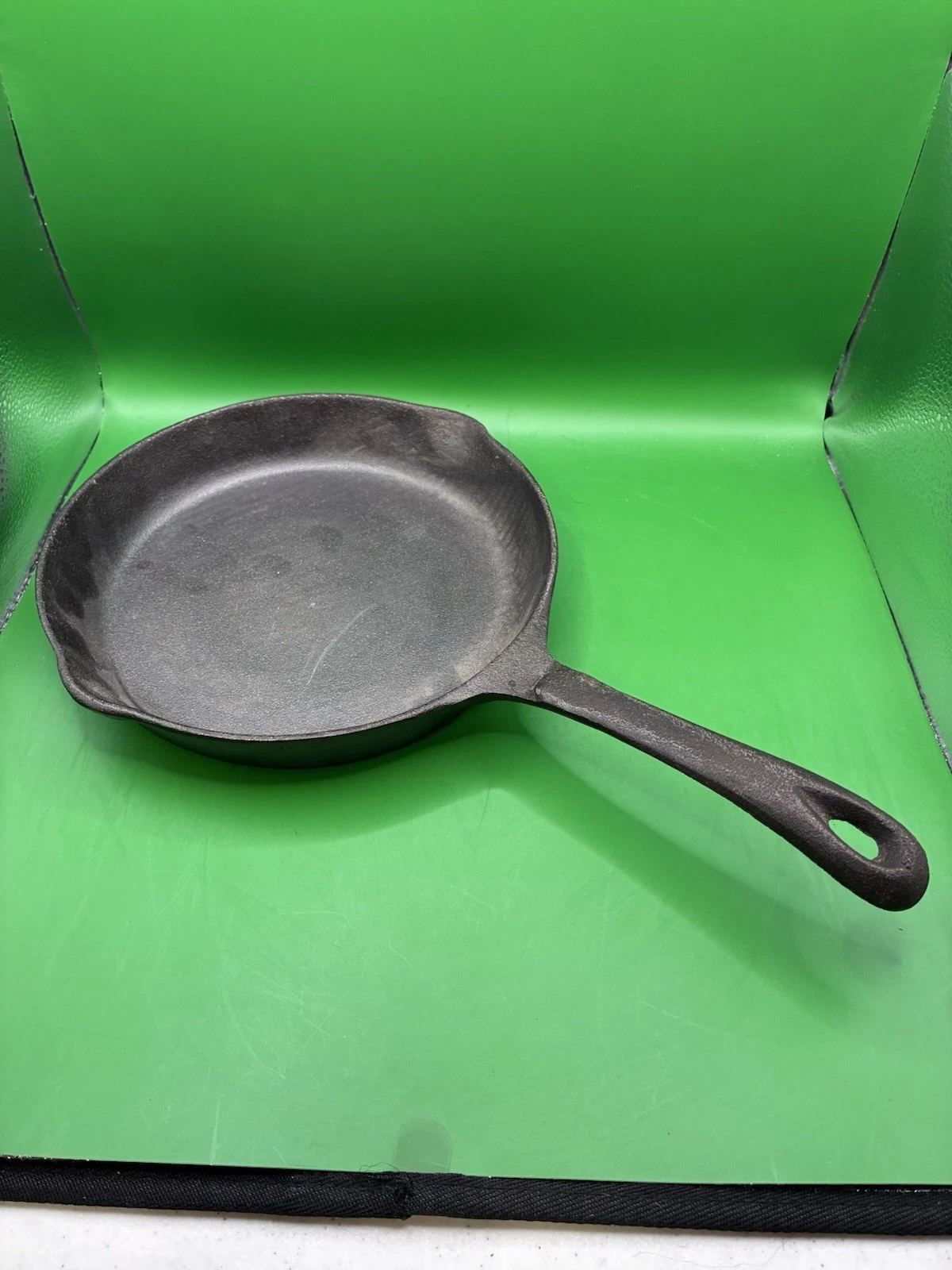 Vintage Cast Iron Skillet 8 Inch Round Pan Dual Spouts 7.5 inch