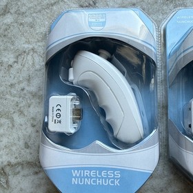 New Nintendo Wii Nunchuck Wireless 2.4 GHZ 2 Pack