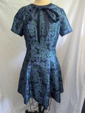 J. Peterman Blue Floral Jacquard Short Sleeve Dress Fit & Flare Sz 8 Ribbon Tie