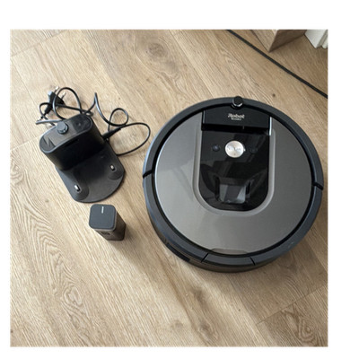 iRobot Roomba Staubsaugerroboter kabellos schwarz/grau mit Ladestation