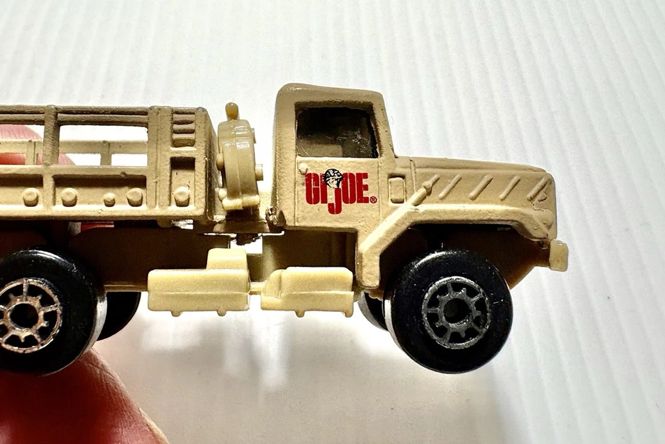 Camión de transporte de tropas Maisto GI Joe M-923 A1 de 6 ruedas beige en muy buena condición Foto 4 de 4