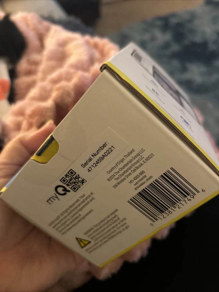 Chamberlain - myQ Smart Outdoor Home Security Camera - White - Image 3 of 4