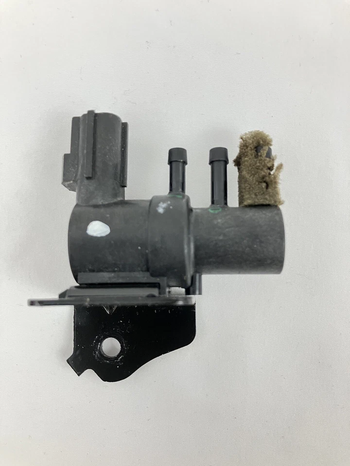 GM 2006-2009 Cadillac STS XLR Intercooler Bypass Solenoid Valve Only 12590392 - Image 2 of 4