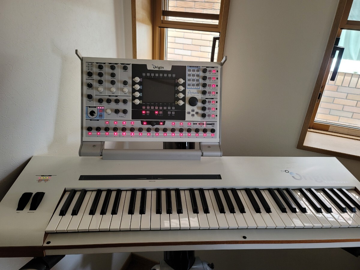 Vintage Arturia Origin Keyboard Synthesizer Axle Hartmann