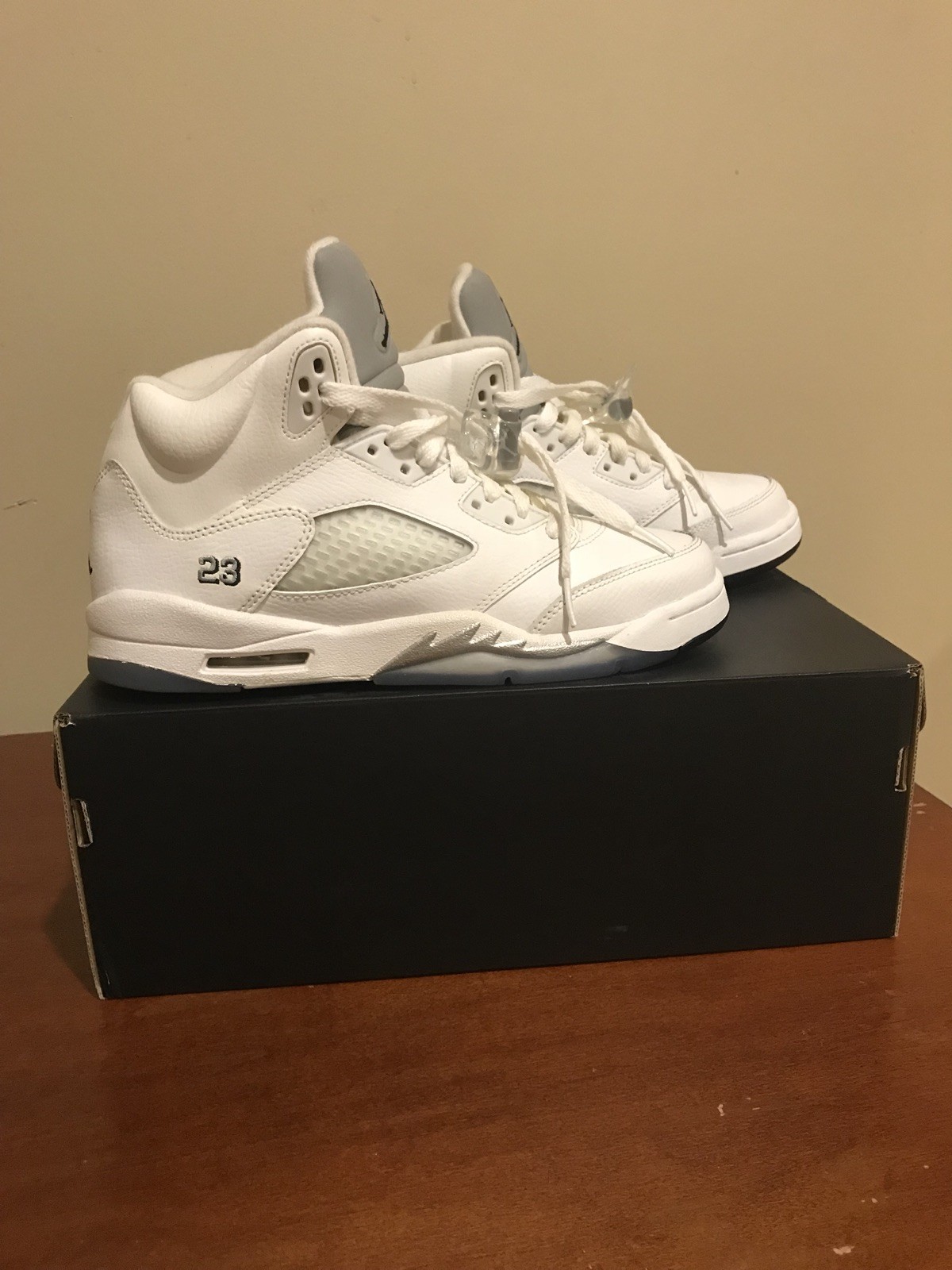Air Jordan V 5 Retro White Metallic Silver Size 7 Air Jordan V 5 Retro White Metallic Silver Size 7