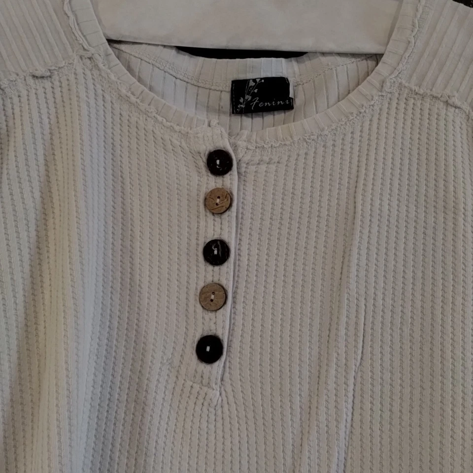 Blusa Fenini para mujer talla 2X beige bolsillo lateral con botones delanteros Foto 2 de 4