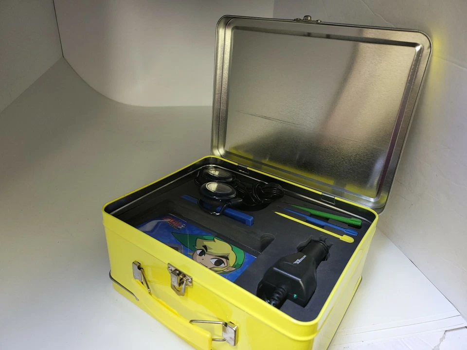 NUEVO Adaptador de coche de revestimiento de lonchera Zelda sellado de fábrica para Nintendo DS lite Foto 3 de 4