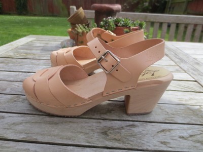 Lotta Women's Open Toe Clogs Peep Toe Black Clogs On A Brown