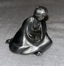 WHITEFEATHER STUDIO collectible "Navajo Mother and Child" pewter 2.3/4" x 2.5"